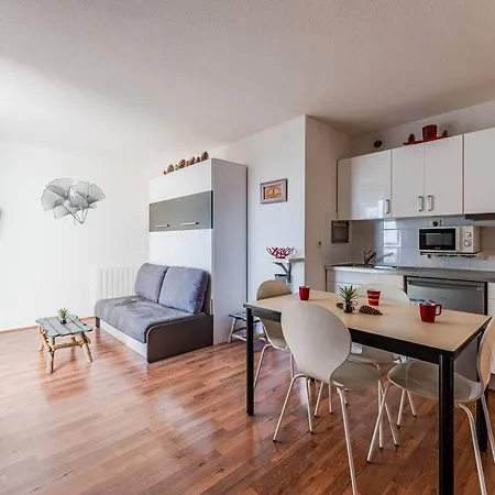 A Avec Piscine Et Parking - Fr-1-433-148 아파트