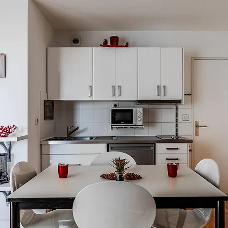 A Avec Piscine Et Parking - Fr-1-433-148 아파트 *