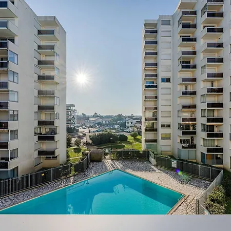 A Avec Piscine Et Parking - Fr-1-433-148