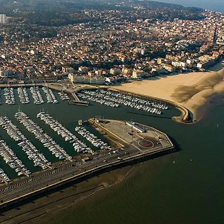 Appartement à Avec Piscine Et Parking - Fr-1-433-148 Arcachon
