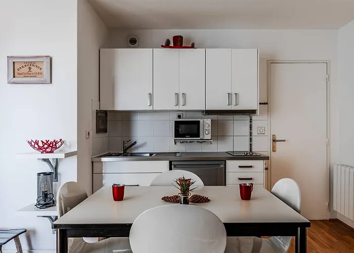 A Avec Piscine Et Parking - Fr-1-433-148 아파트 *