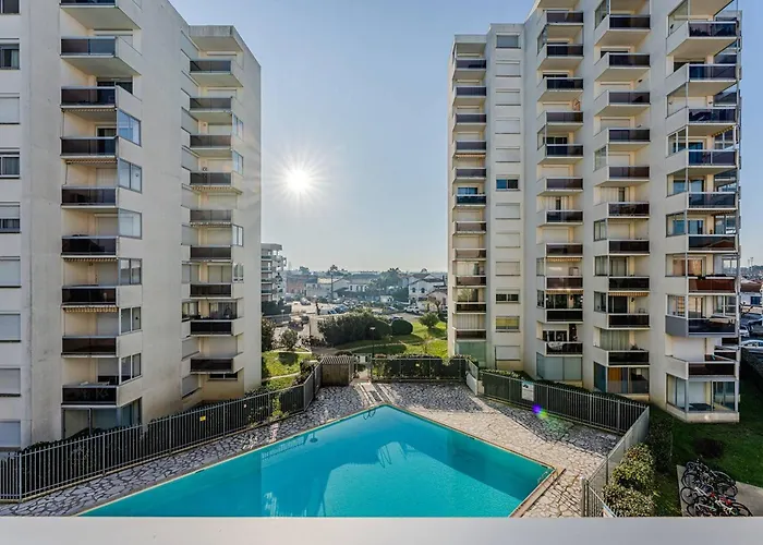 A Avec Piscine Et Parking - Fr-1-433-148